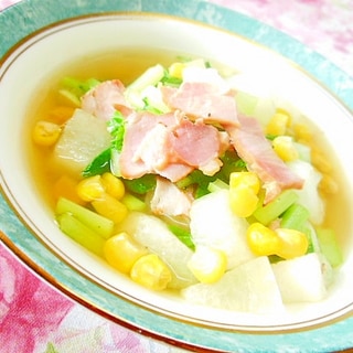 ビーフコンソメde❤冬瓜と小松菜とベーコンのスープ